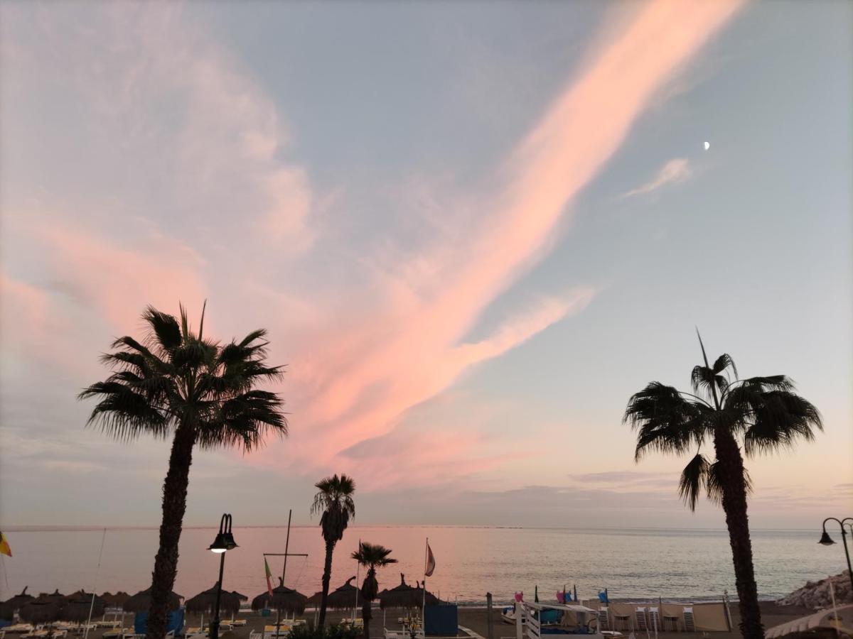 Nuevo Roca Chica, Primera Linea Playa,Torremolinos Eksteriør billede