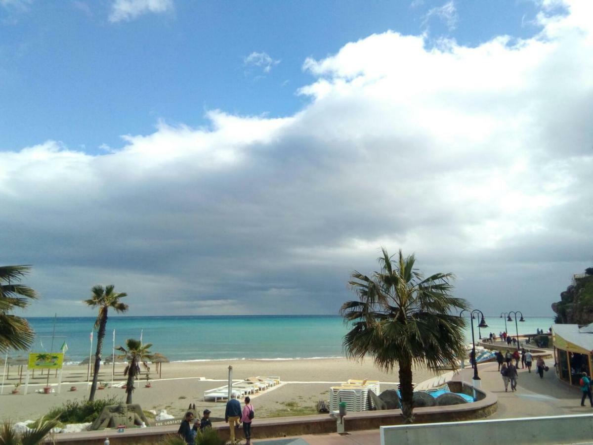 Nuevo Roca Chica, Primera Linea Playa,Torremolinos Eksteriør billede